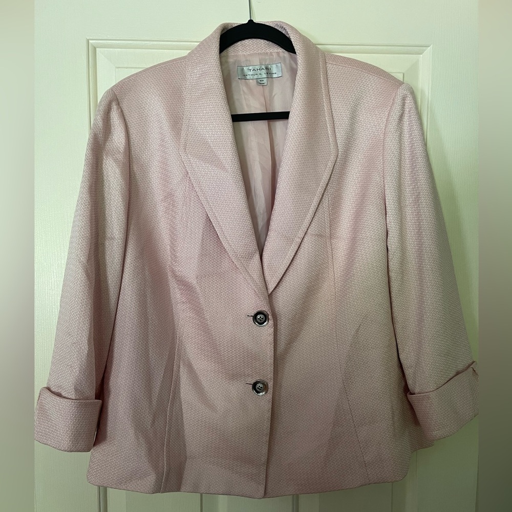 Like new Tahari pale pink suit jacket 3/4 sleeve